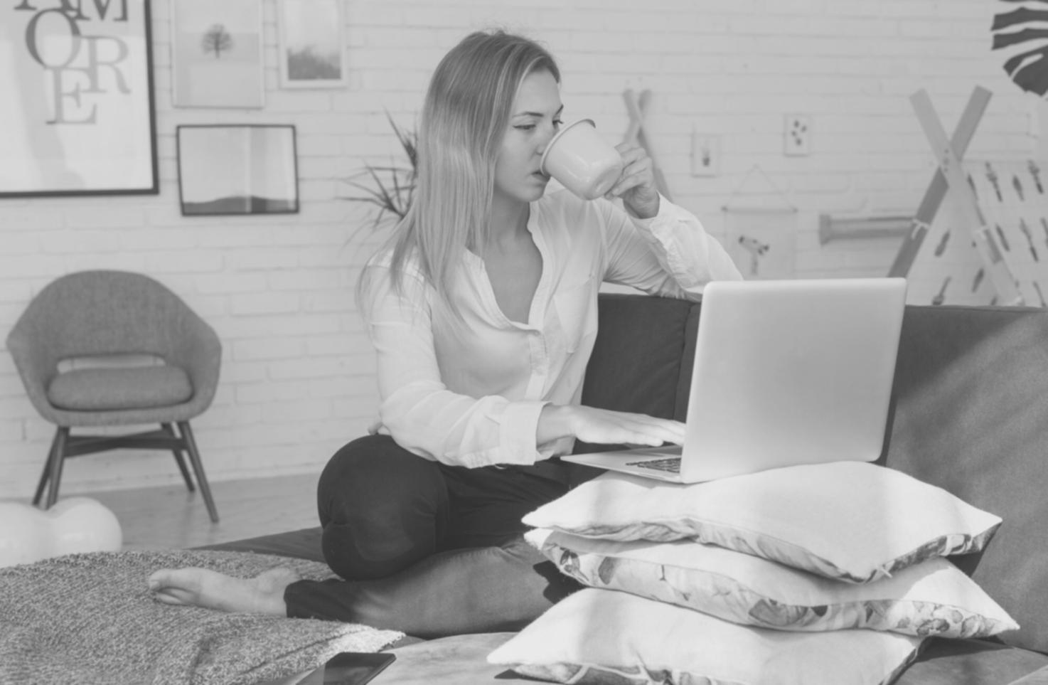 Pantalla mostrando análisis detallado de presupuesto empresarial con gráficos