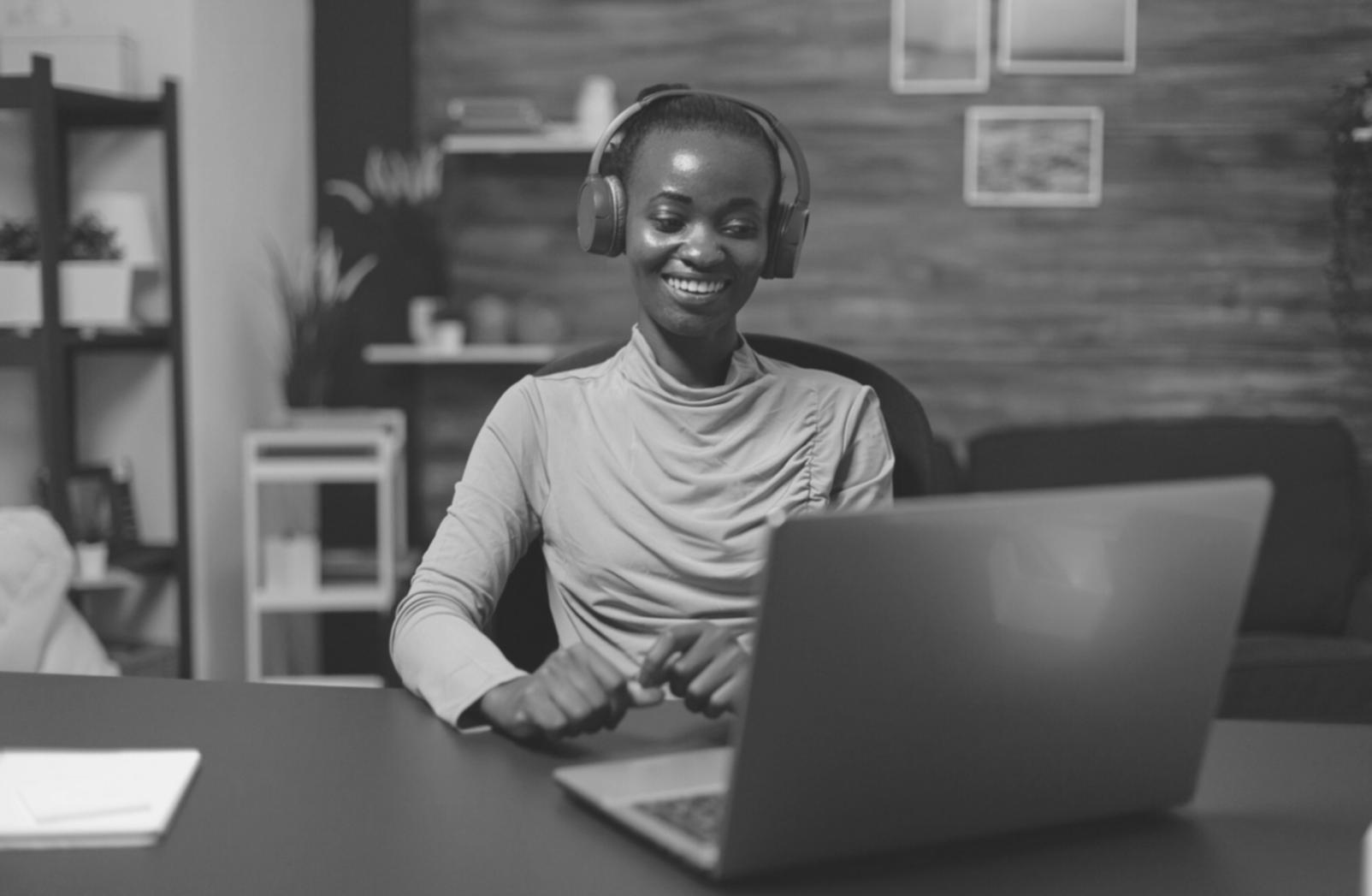 Espacio de trabajo profesional con análisis financiero